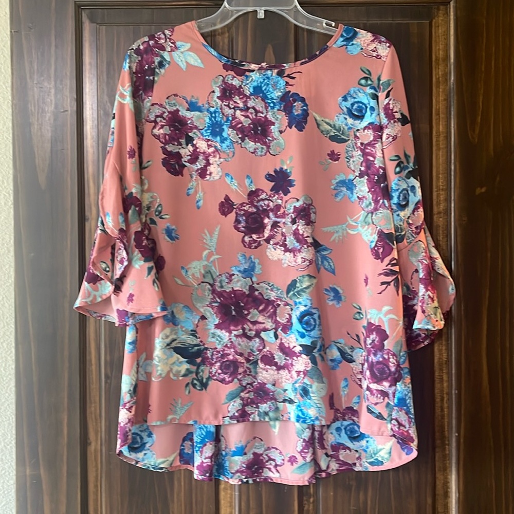 Daytrip Flowy Floral Bell Sleeve Top Size M Excellent Condition